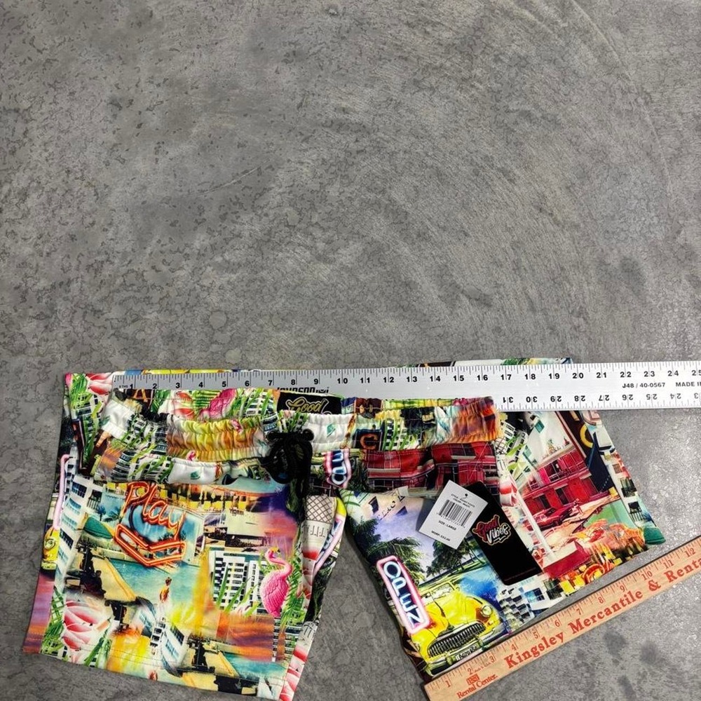 Drill Clothing Cityscape Graphic Shorts Multicolor Size Large NWT - Picture 3 of 4